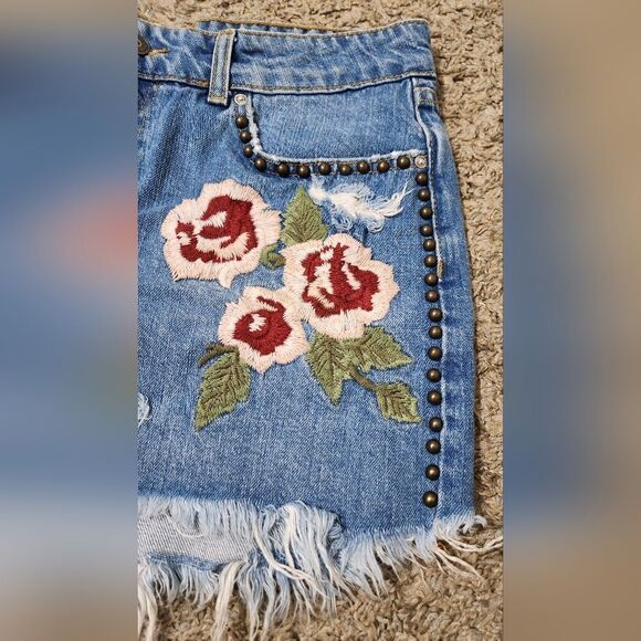 Free People ‘Wild Rose Ember’ Distressed Floral Embroidered Mini Skirt- Size 28 - Picture 10 of 11